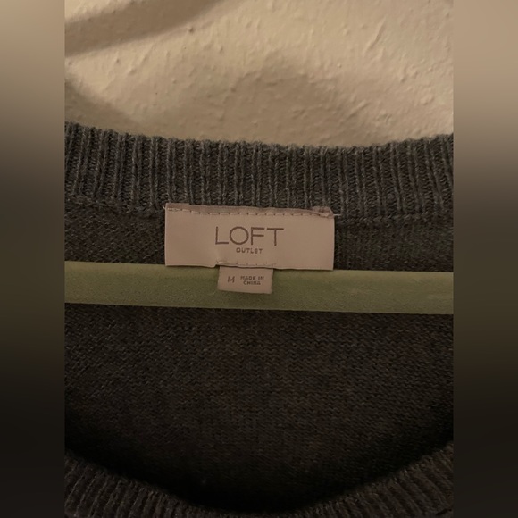 Women’s Loft Outlet sweater - Picture 2 of 5